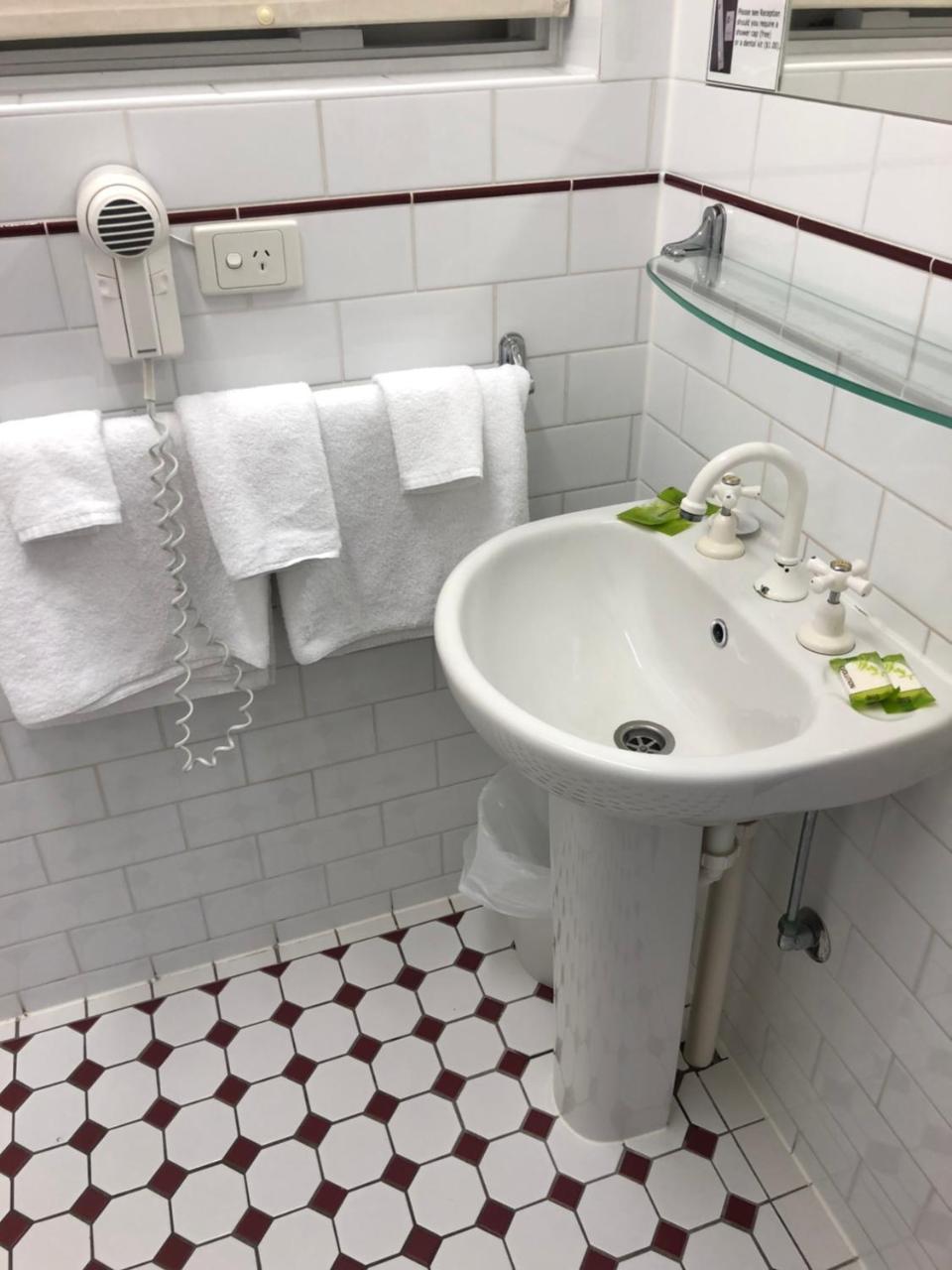 Adelaide Airport Motel Bagian luar foto